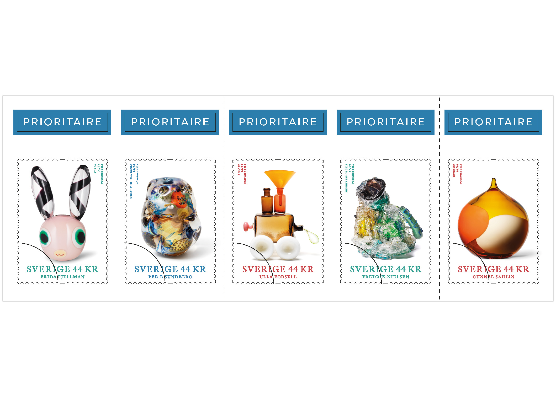 Frimärkshäfte med 5 frimärken, 5 motiv av svenska glaskonstverk.